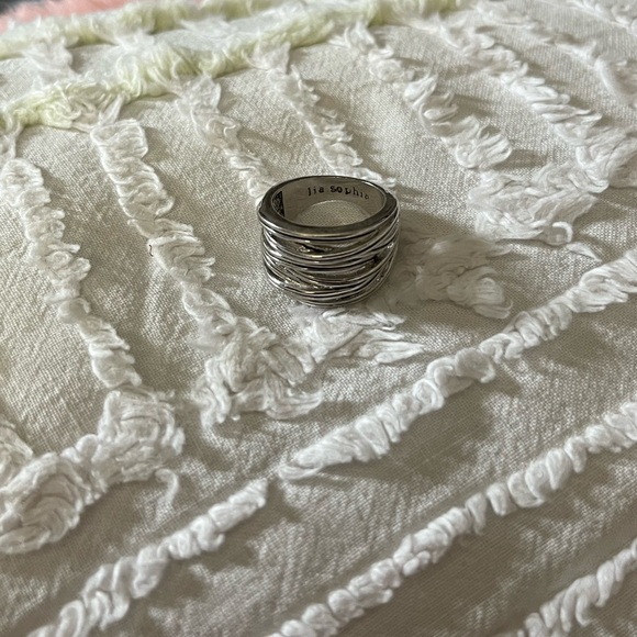 Rhodium Lia Sophia Ring!🩶. Size 7 - Picture 3 of 6
